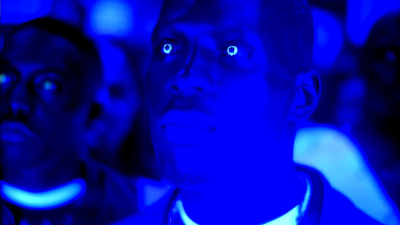 Earl “DMX” Simmons illuminated under a blacklight lamp in Belly.