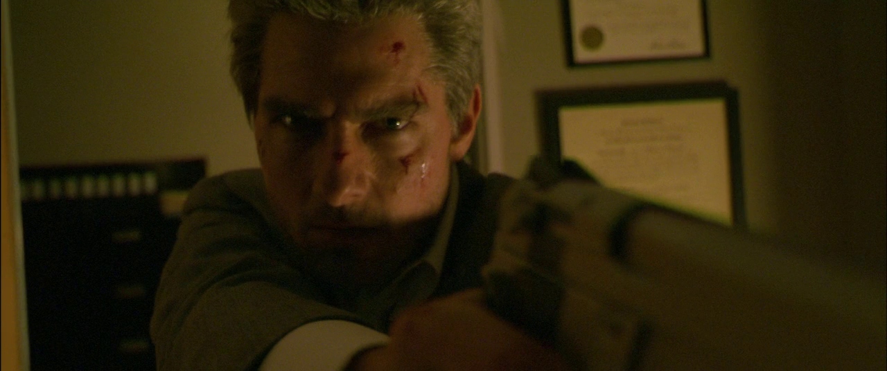 Tom Cruise holds a gun in Collateral.
