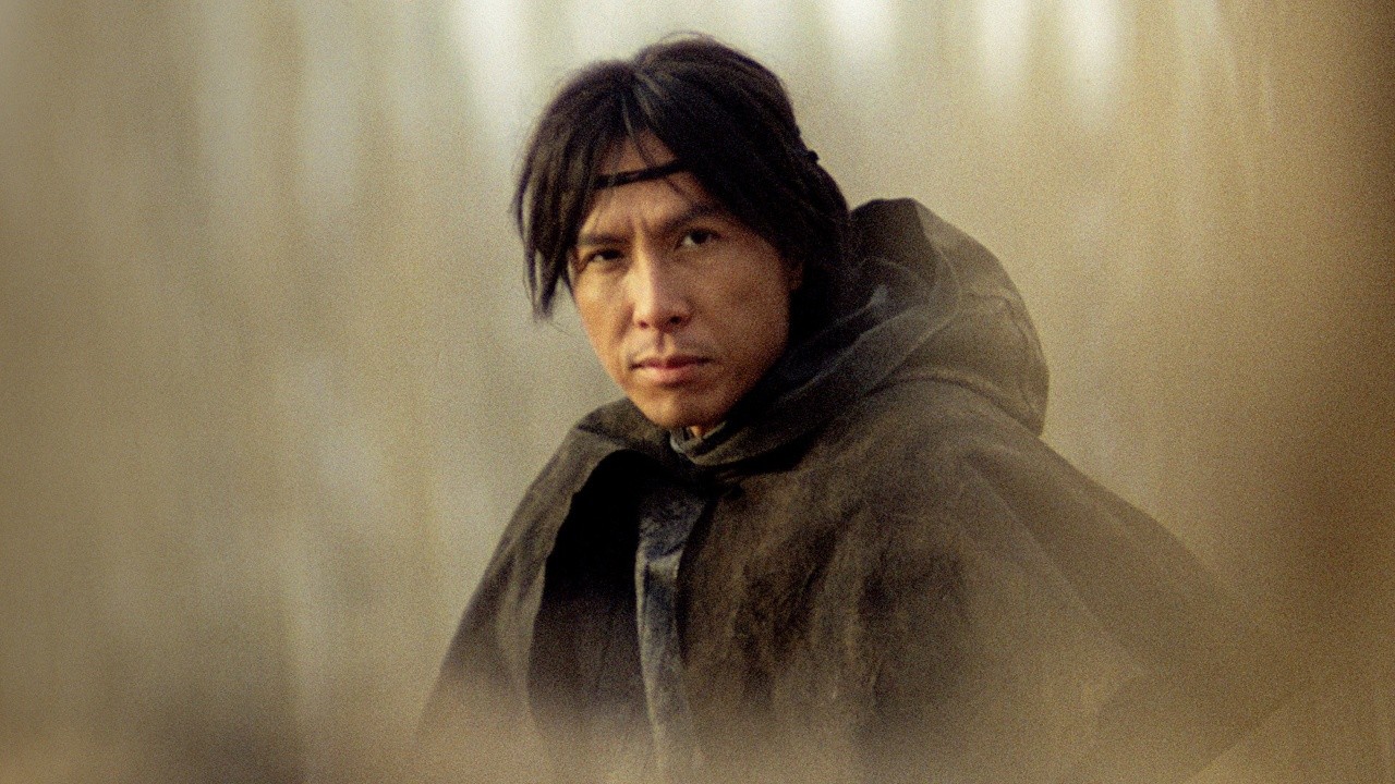 Donnie Yen wears a cloak and a headband in Seven Swords